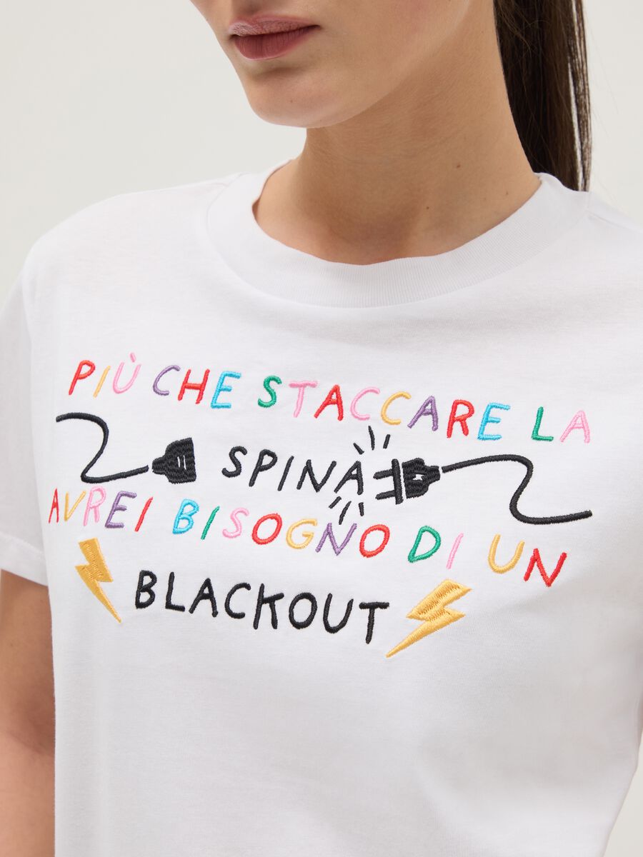 White pure cotton t-shirt regular fit with embroidered lettering_3