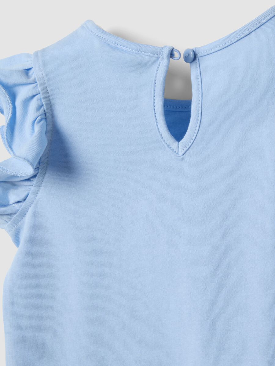 Sky-blue organic cotton tank top for baby girls with print and frills_3