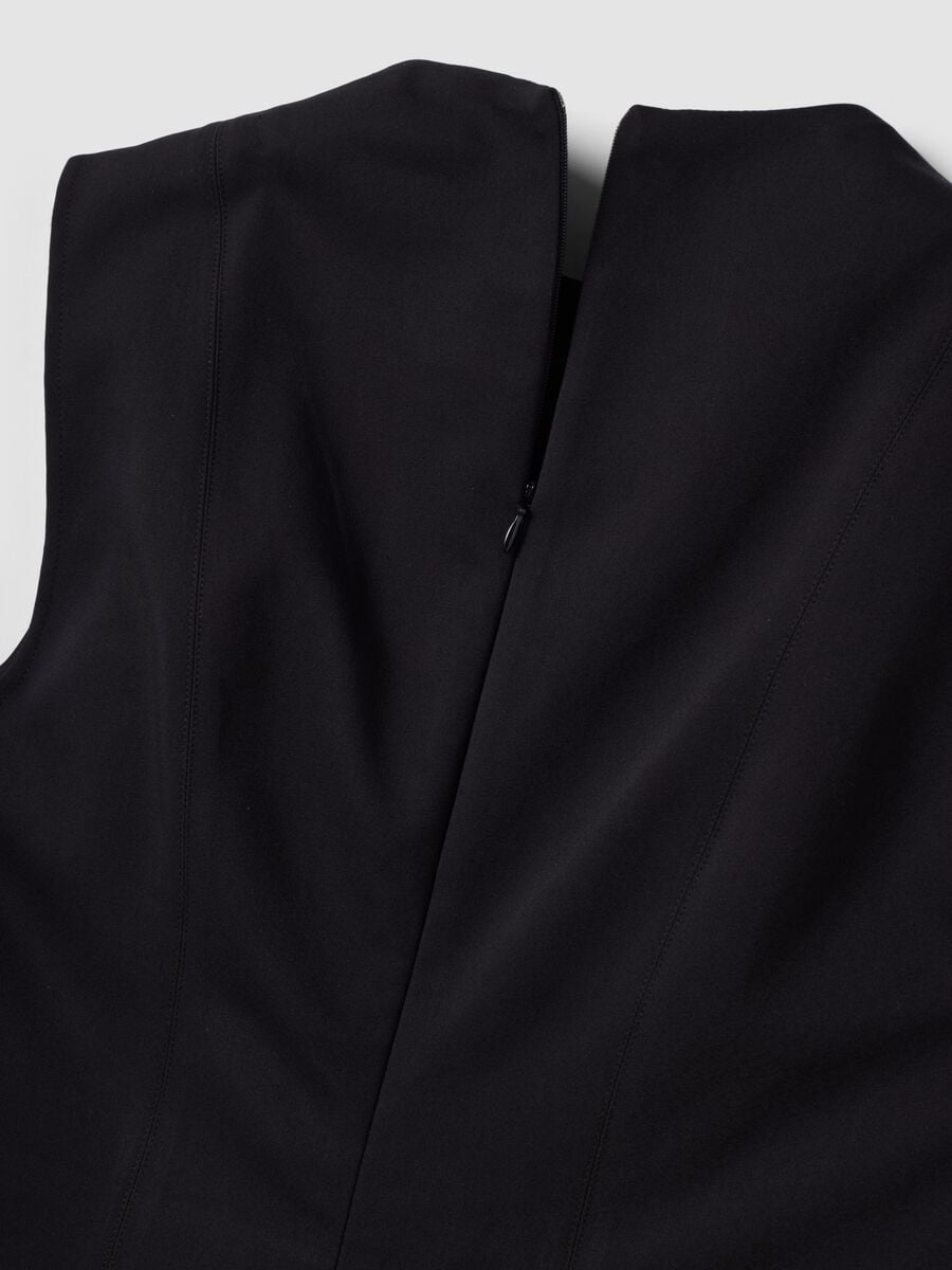 Abito smanicato nero in cotone elasticizzato con girocollo fitted_6
