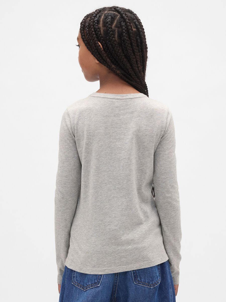 T-shirt grigio chiaro a maniche lunghe in puro cotone con logo GAP_1