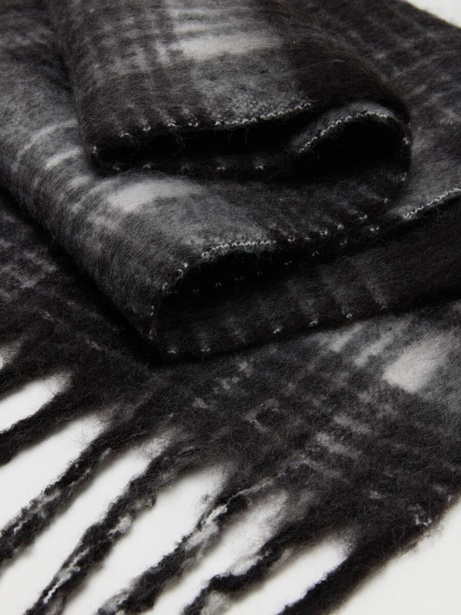 Multicoloured Checked Scarf with Fringes_2