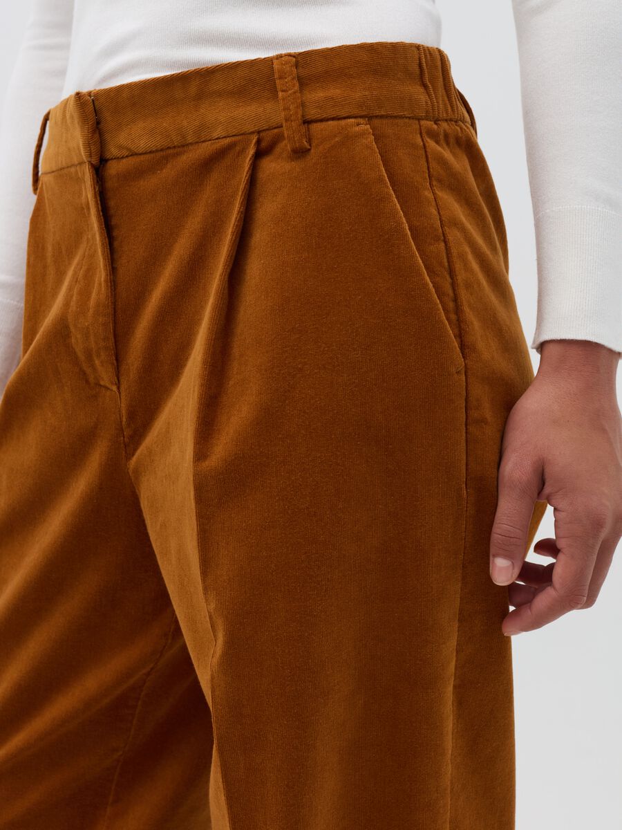 Pantalone straight fit in corduroy con pinces_3