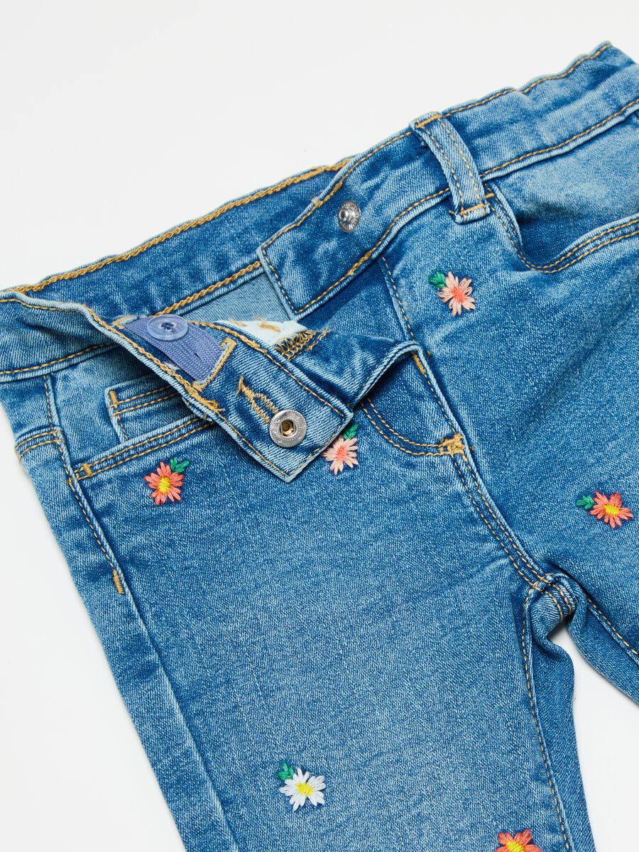 Jeans with small flowers embroidery_2