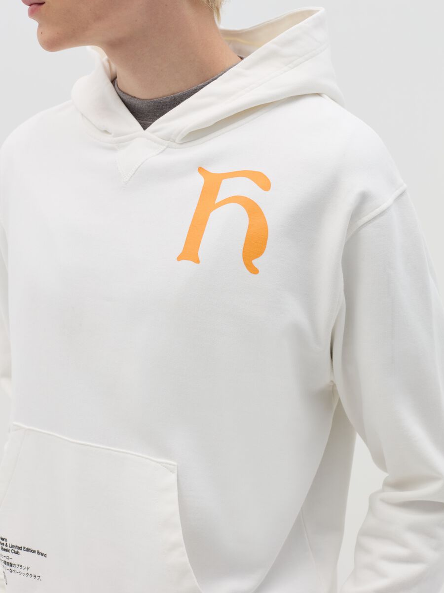 Hoodie with print_3