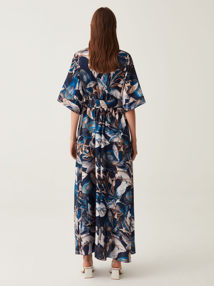 Abito lungo floreale con maniche a kimono_2