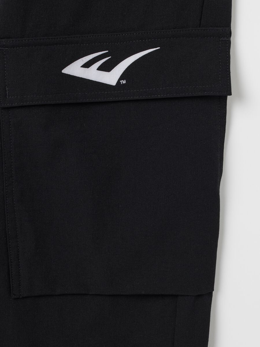 Pantaloni cargo in tessuto elasticizzato neri regular fit Everlast_1