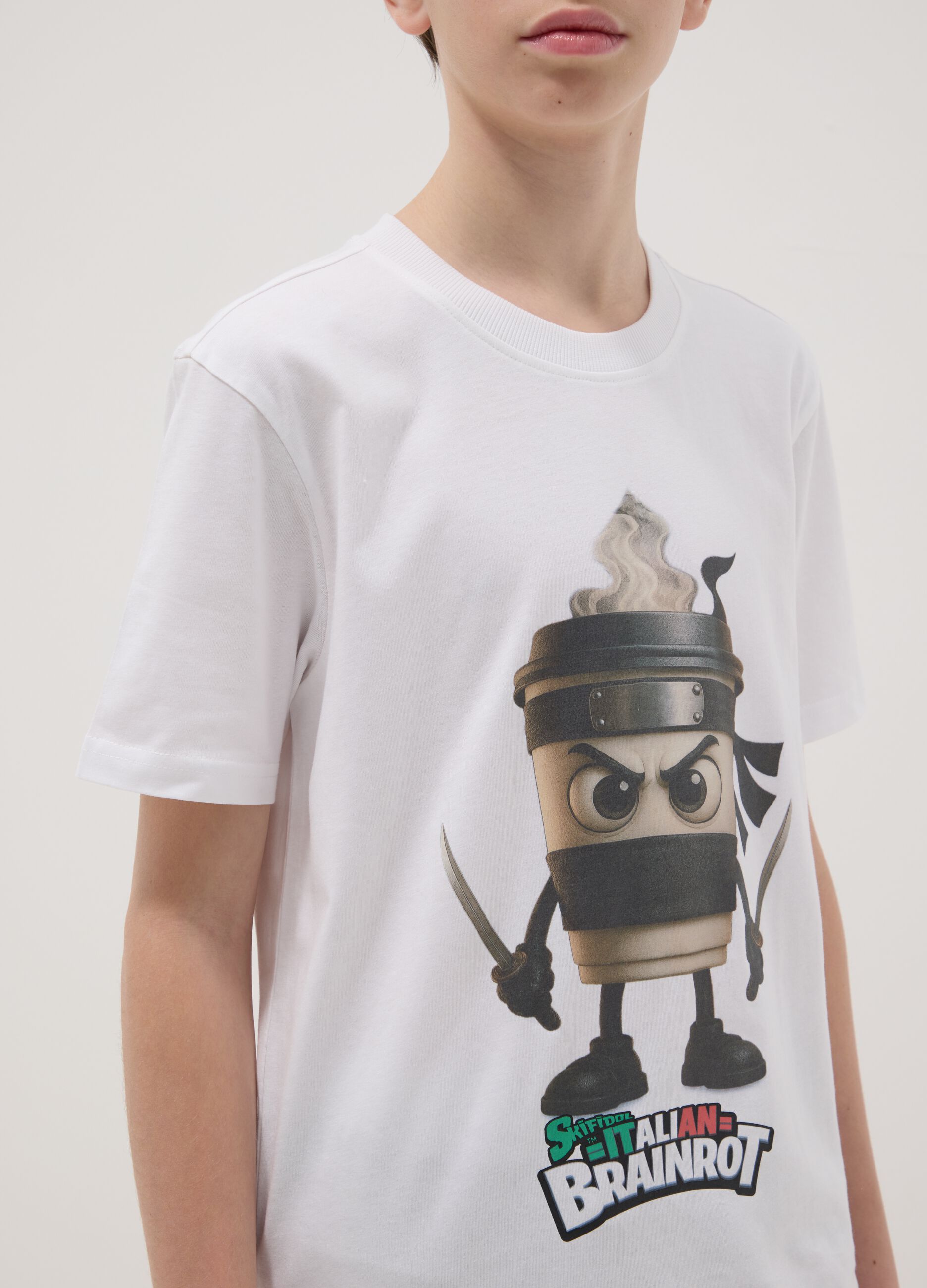 Boys' regular fit white pure cotton T-shirt with prints