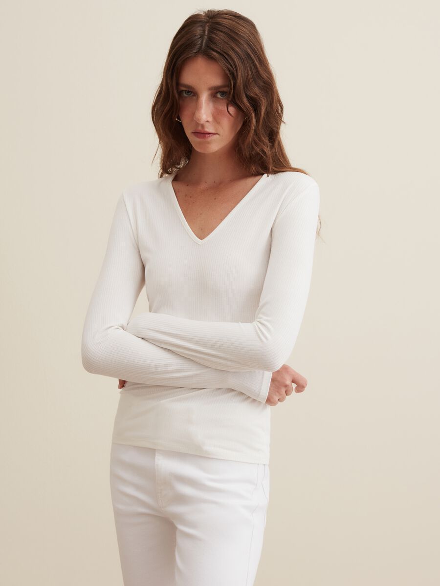 T-shirt a maniche lunghe con scollo a V_0
