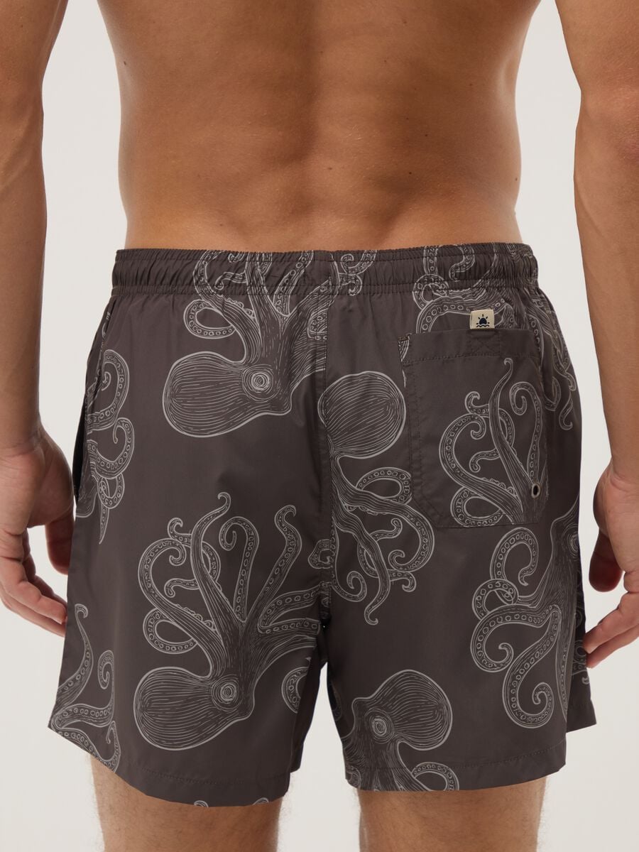 Brown swim shorts with all-over print_3