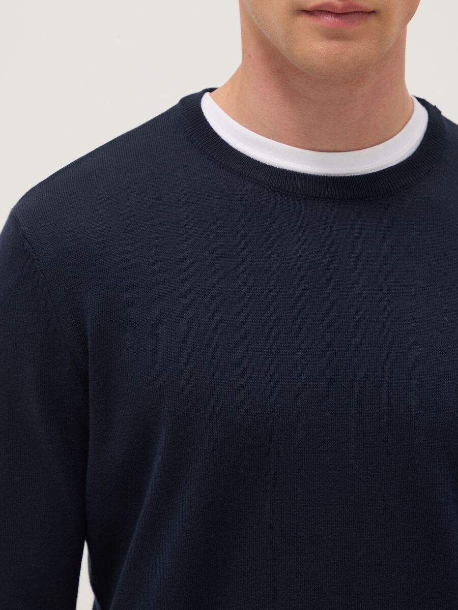 Blue crew neck pullover in cotton blend regular fit_3