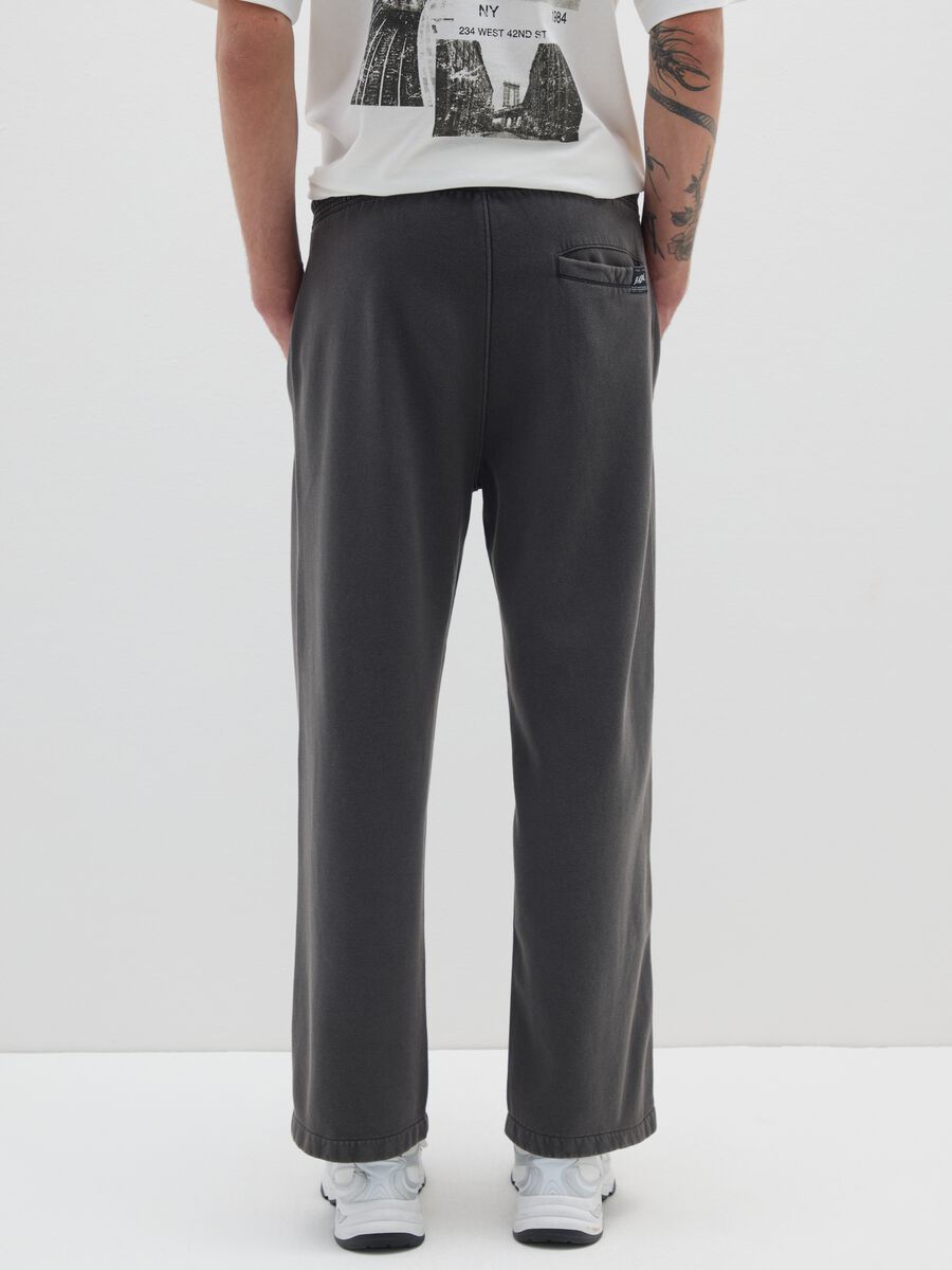 Black cotton blend relaxed fit trousers_2