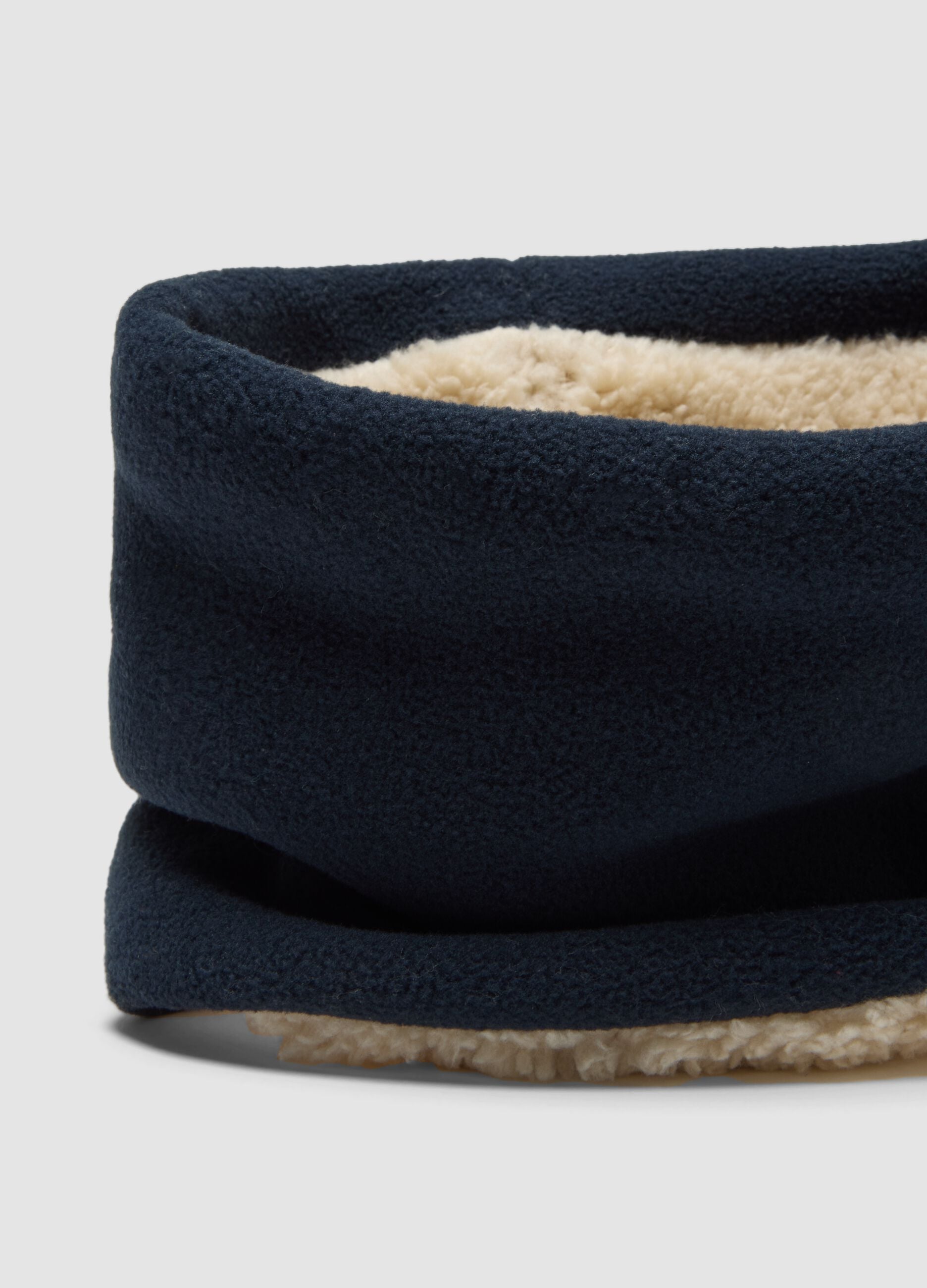Sciarpa ad anello blu scuro con interno caldo