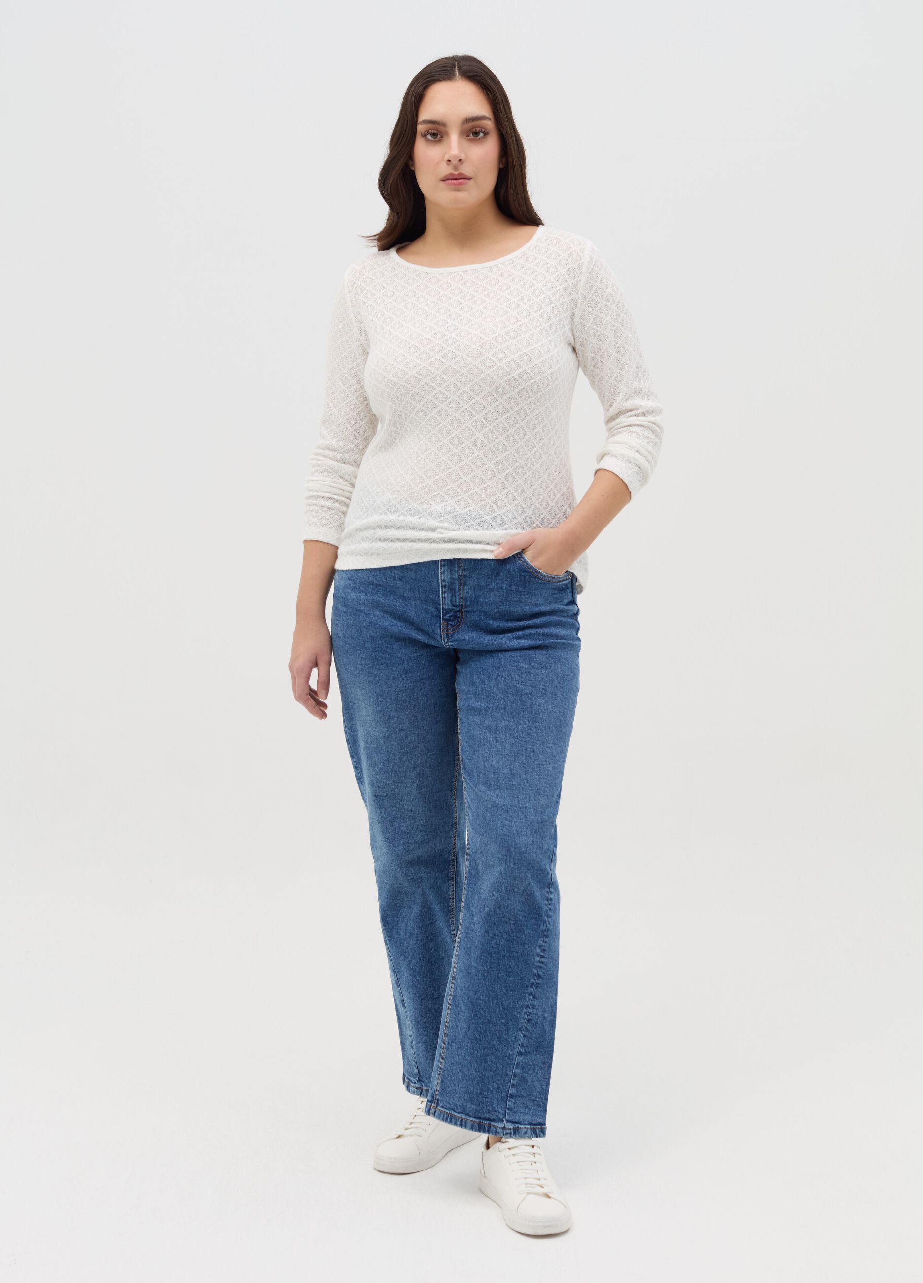 Curvy long-sleeved T-shirt with lace weave