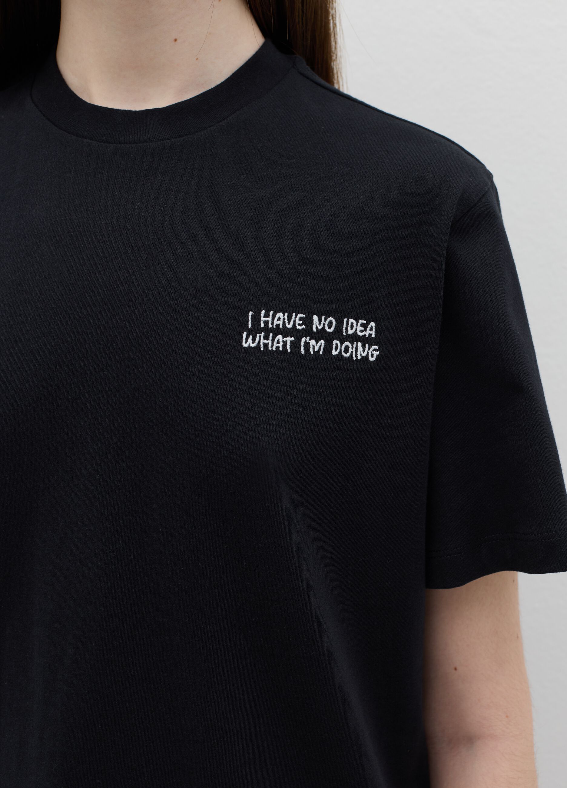 T-shirt in cotone con ricamo