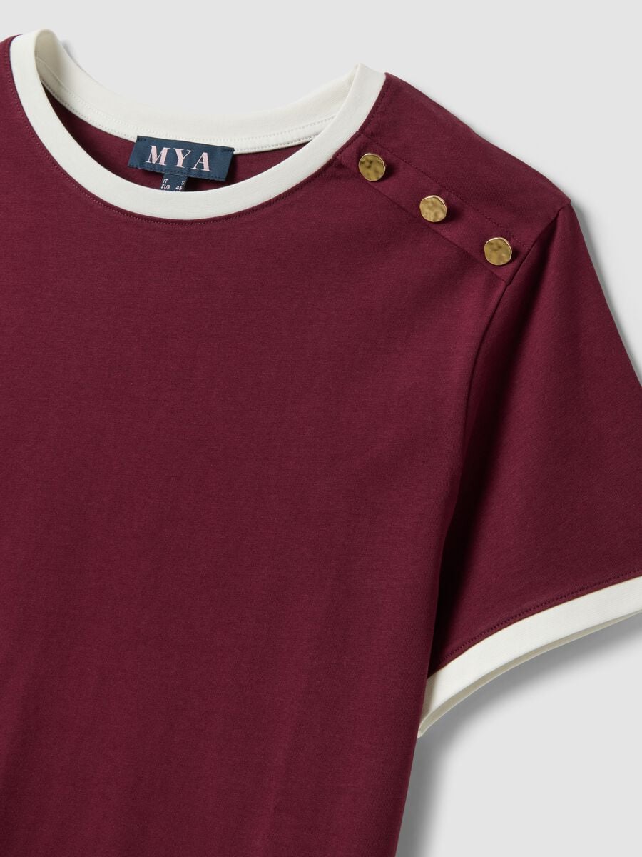 T-shirt rossa in puro cotone con bottoni regular fit_2