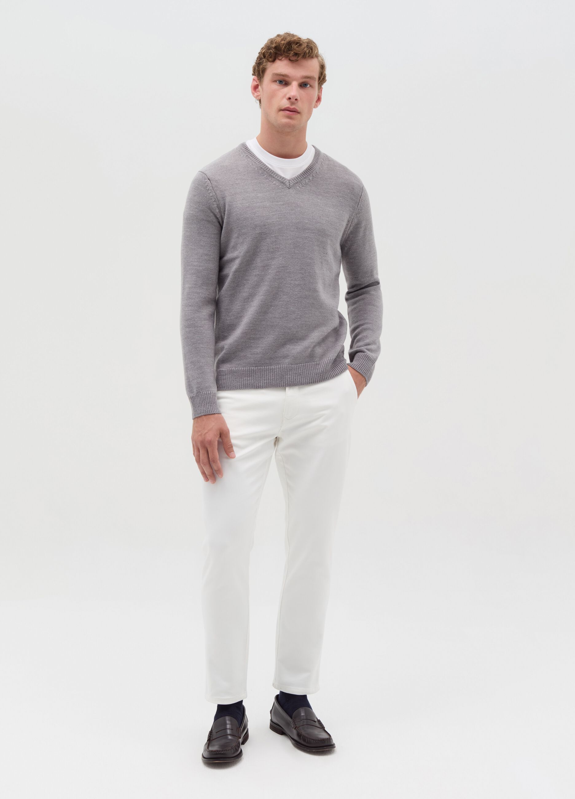V-neck pullover