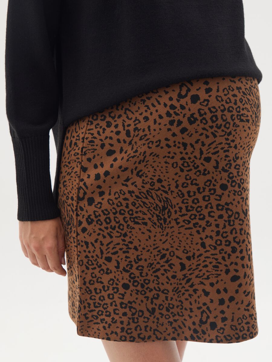 Animal print brown maternity skirt in knitted fabric_2