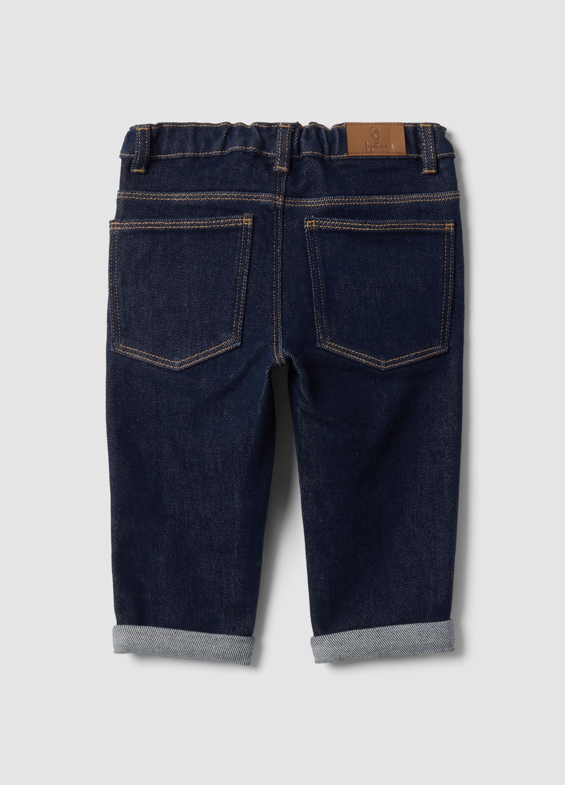 Jeans denim blu scuro in cotone elasticizzato con risvolto per bimbo