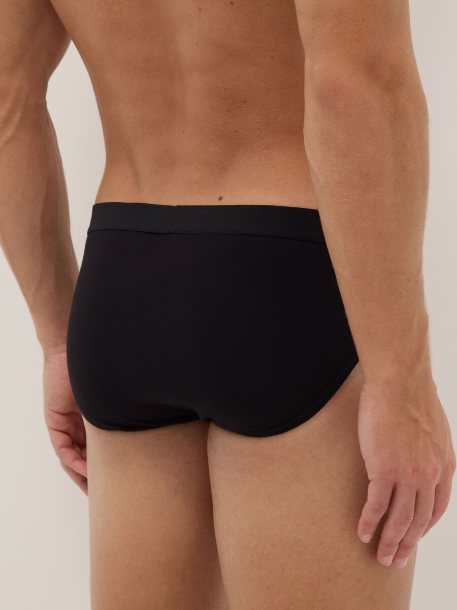 Multipack of black stretch cotton briefs with a snug fit_2