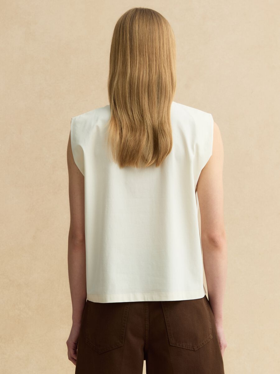 Sleeveless white cotton blend regular fit t-shirt with embroidery_3
