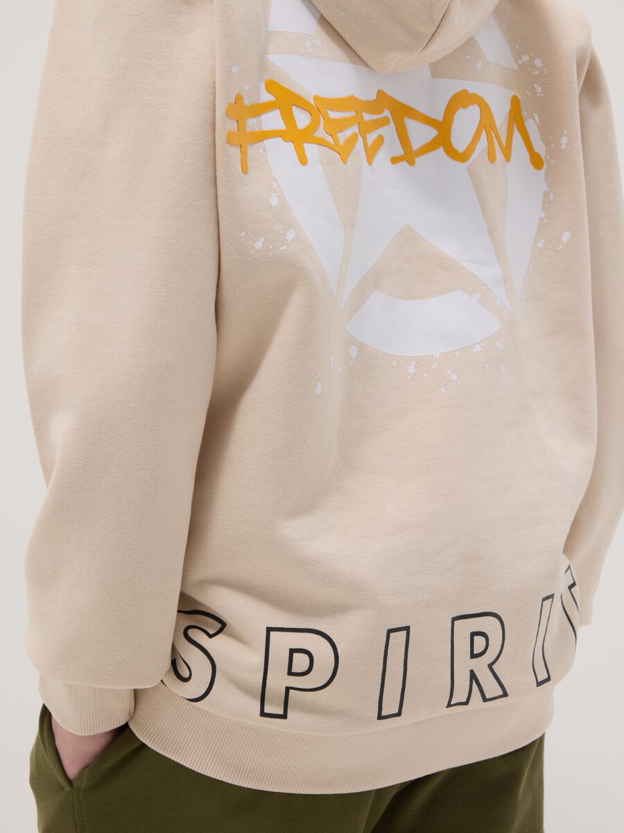 Felpa in misto cotone beige da bambino regular fit con stampa_1