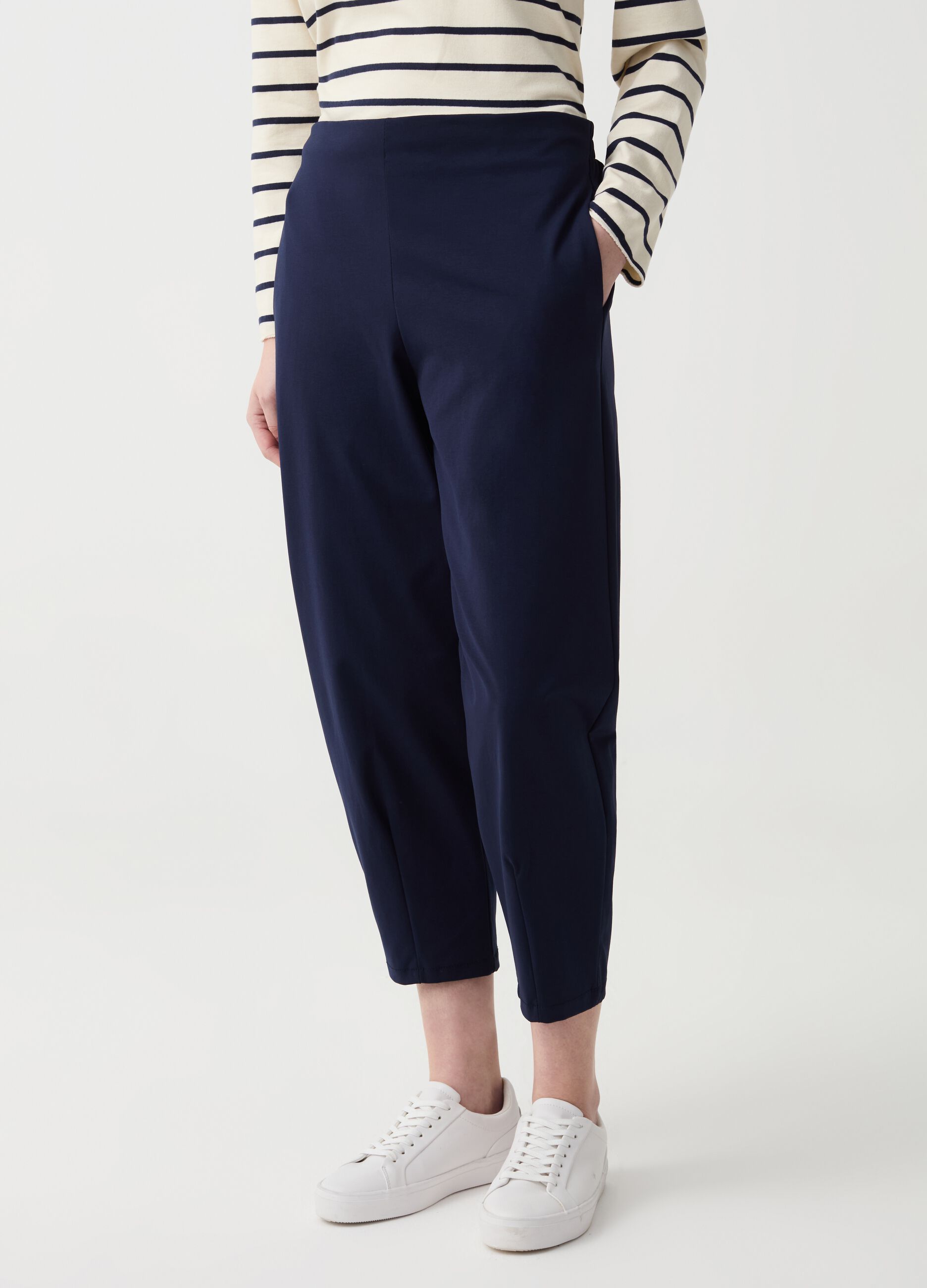 Pantalone cropped carrot fit