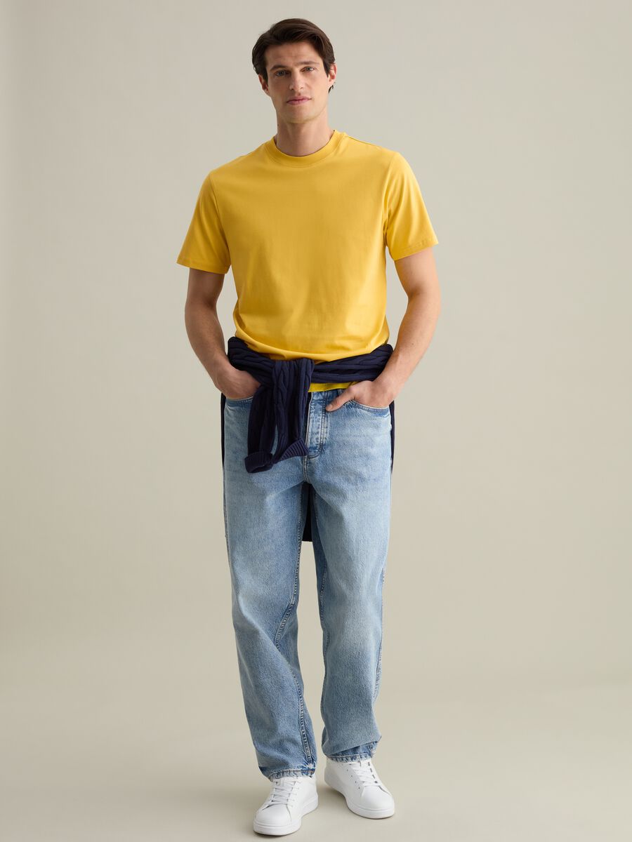 Plain cotton T-shirt with round neck._1