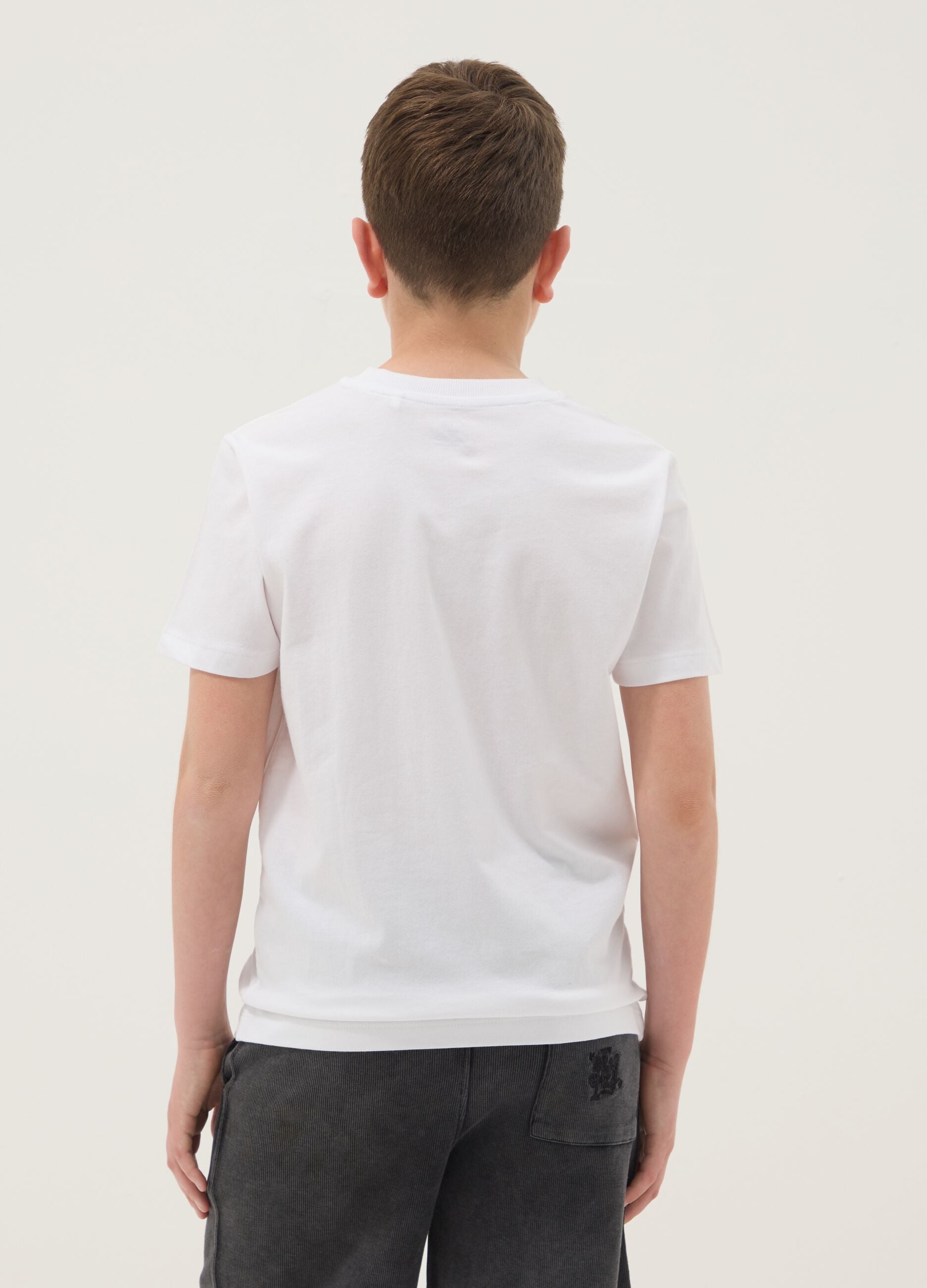 T-shirt in puro cotone bianca da ragazzo regular fit con scritta Swag