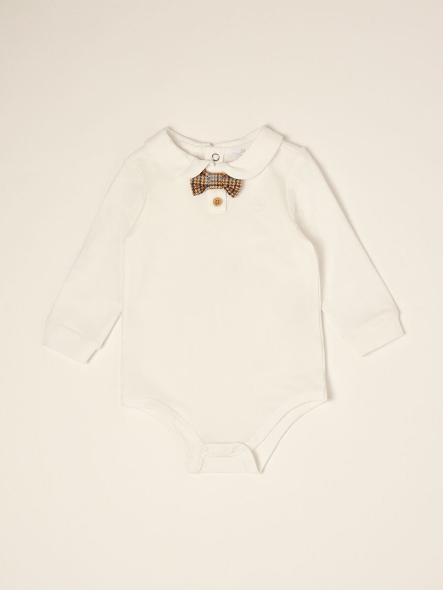 Body bianco in cotone organico elasticizzato con fiocco_0
