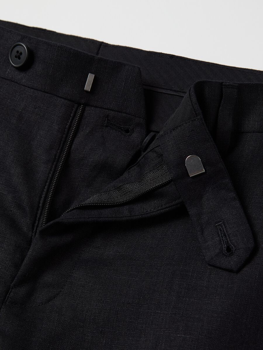 Contemporary regular-fit trousers in linen_5