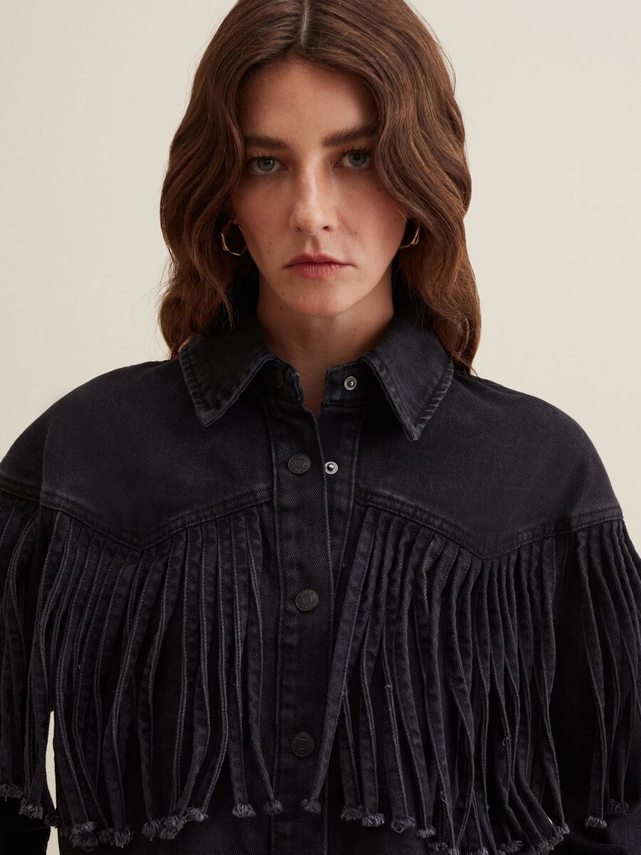 Giacca corta in denim con frange_1