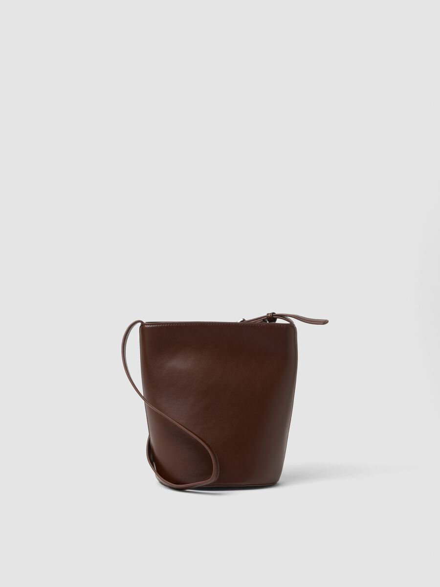 Borsa a secchiello marrone con tracolla regolabile_1