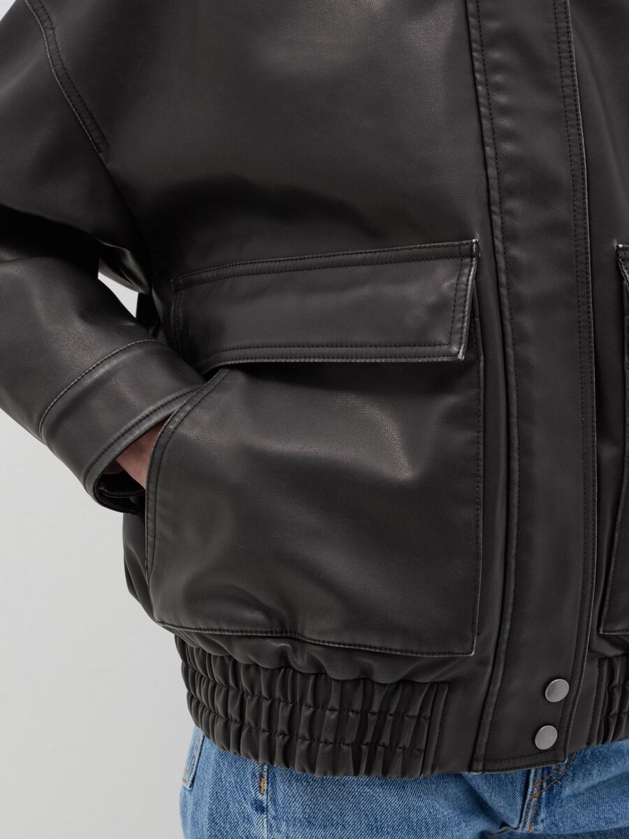 Short bomber jacket with shiny effect_3