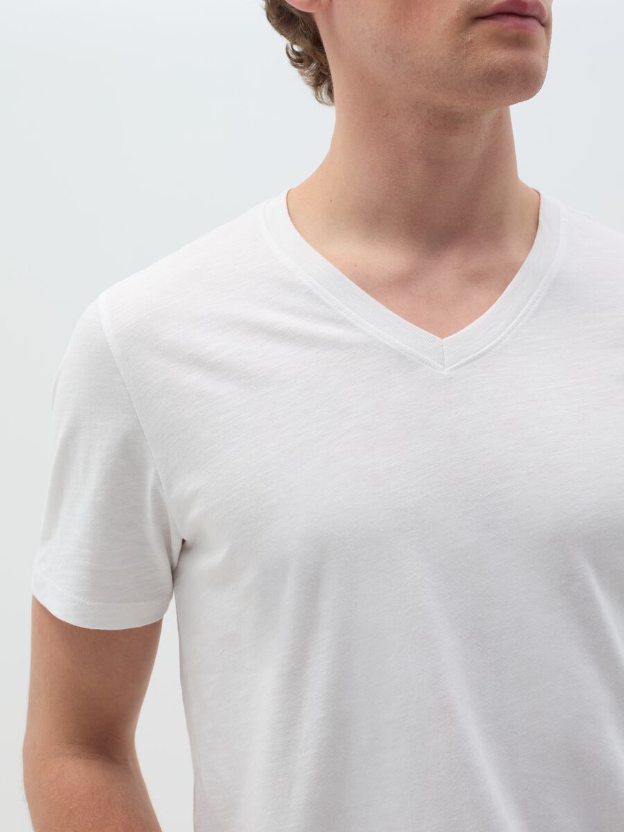 Slub cotton T-shirt with V neck_2