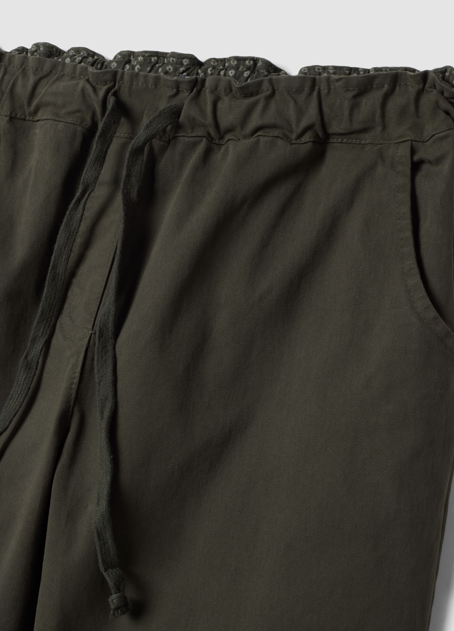 Pantaloni verdi in cotone elasticizzato regular fit