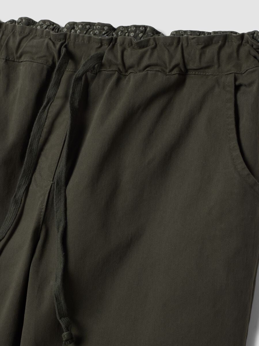 Green regular-fit stretch cotton trousers_1
