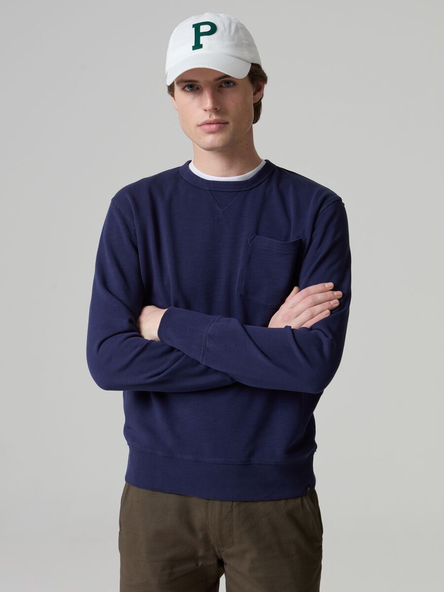 Sweatshirt with round neck and V detail_0