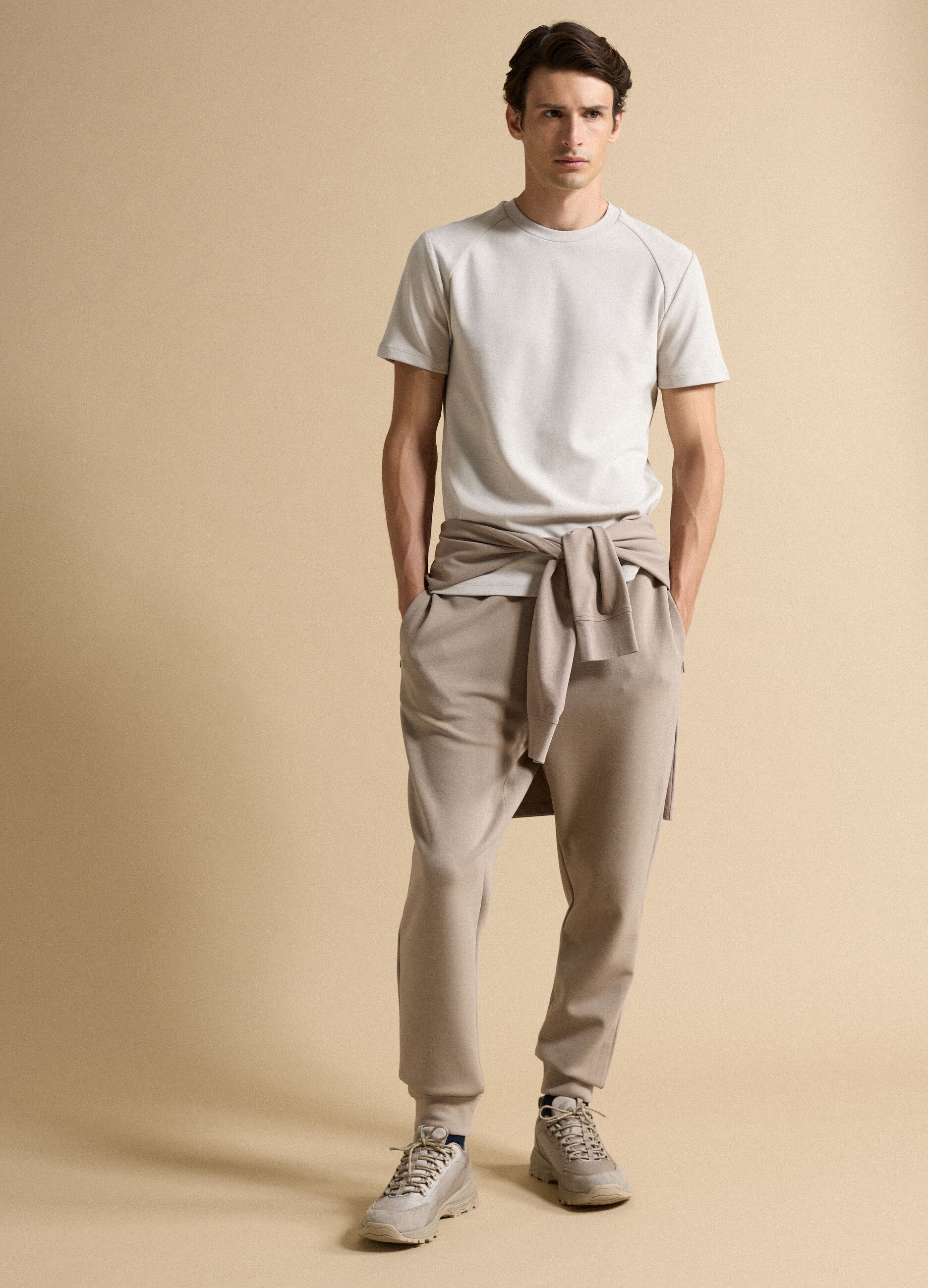 T-shirt grigia in misto cotone traspirante e ad asciugatura rapida