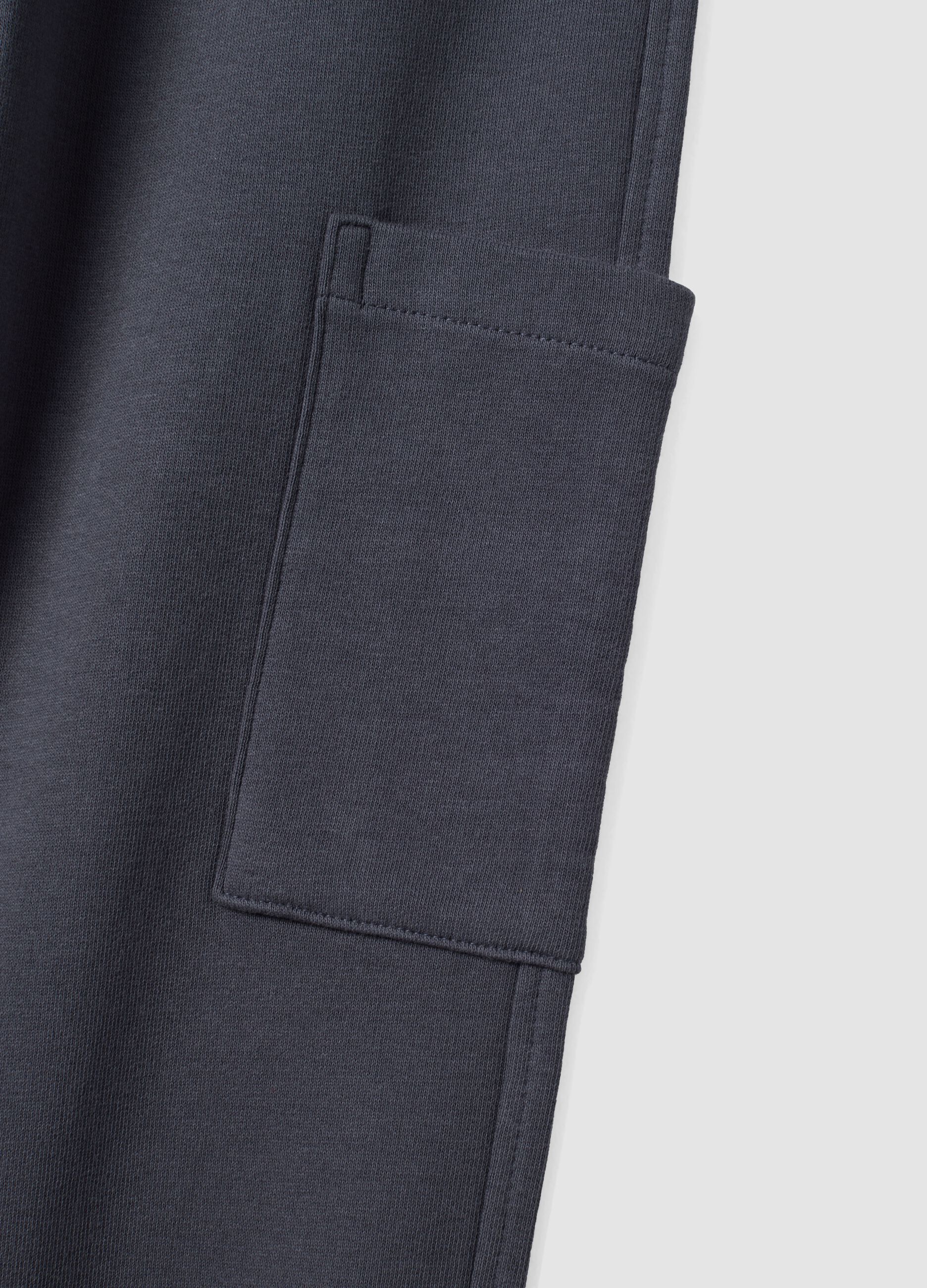 Pantaloni jogger grigi in puro cotone organico con tasche cargo per bambino