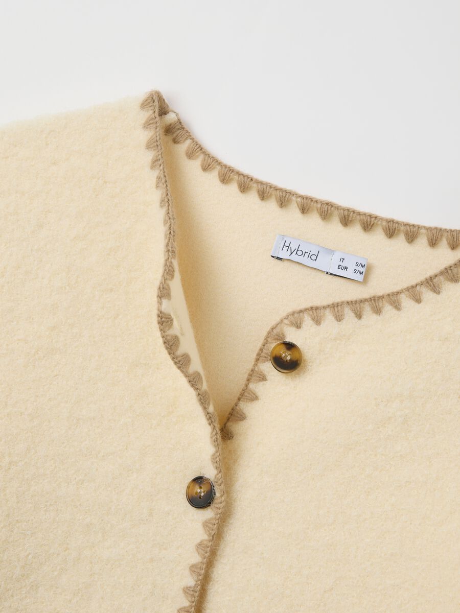 Giacca beige regular fit con bottoni e tasche_5