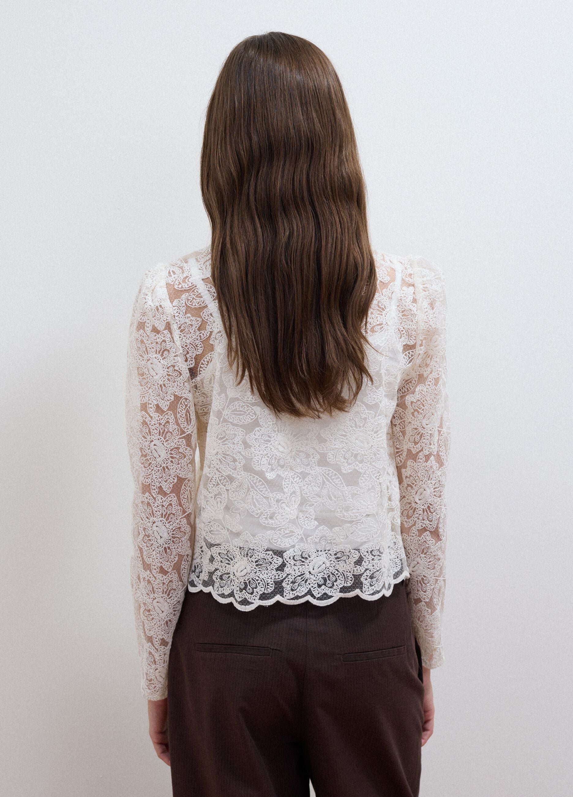 Blusa bianca in misto cotone con pizzo floreale slim fit