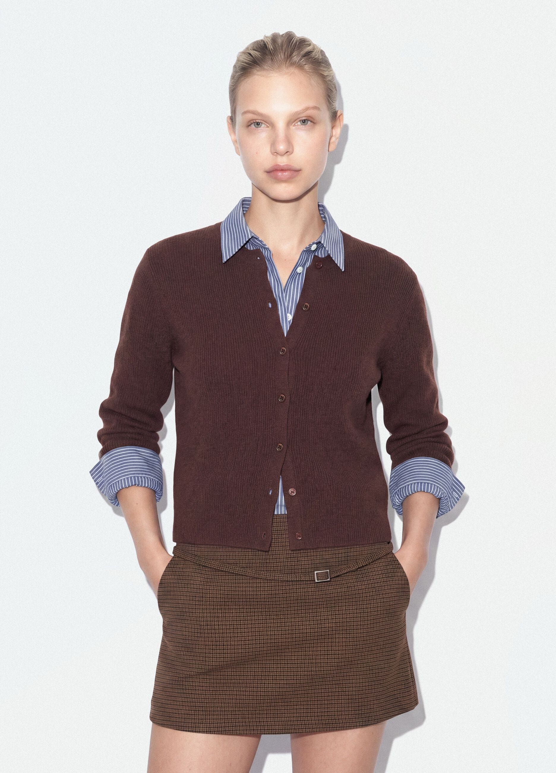 Cardigan marrone girocollo in misto lyocell e lana over fit