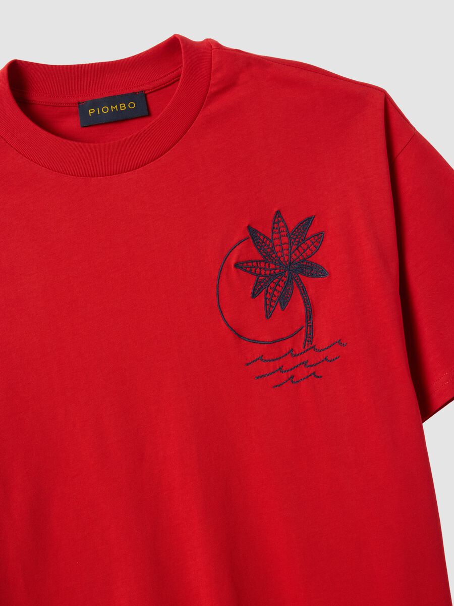 T-shirt in puro cotone rossa relaxed fit con ricamo_5