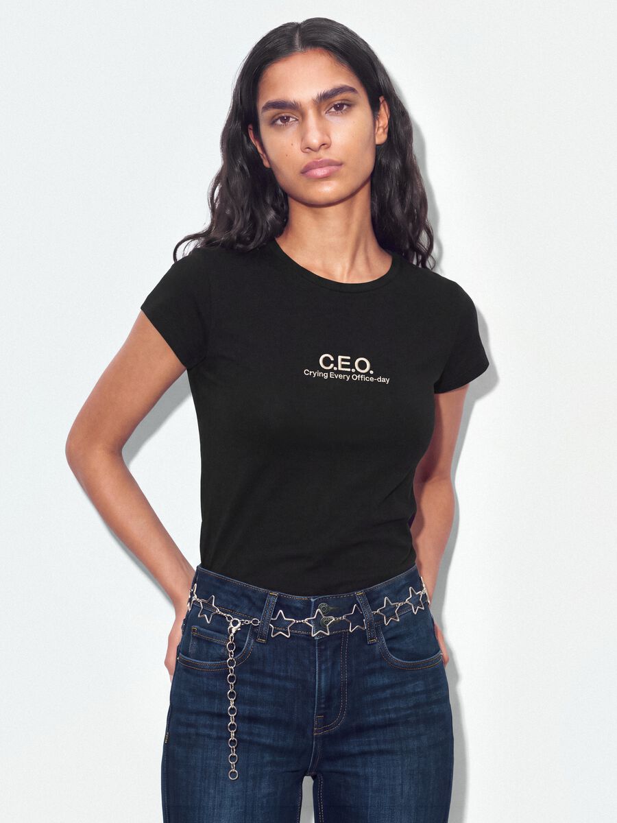 T-shirt nera in puro cotone a girocollo con scritta_1