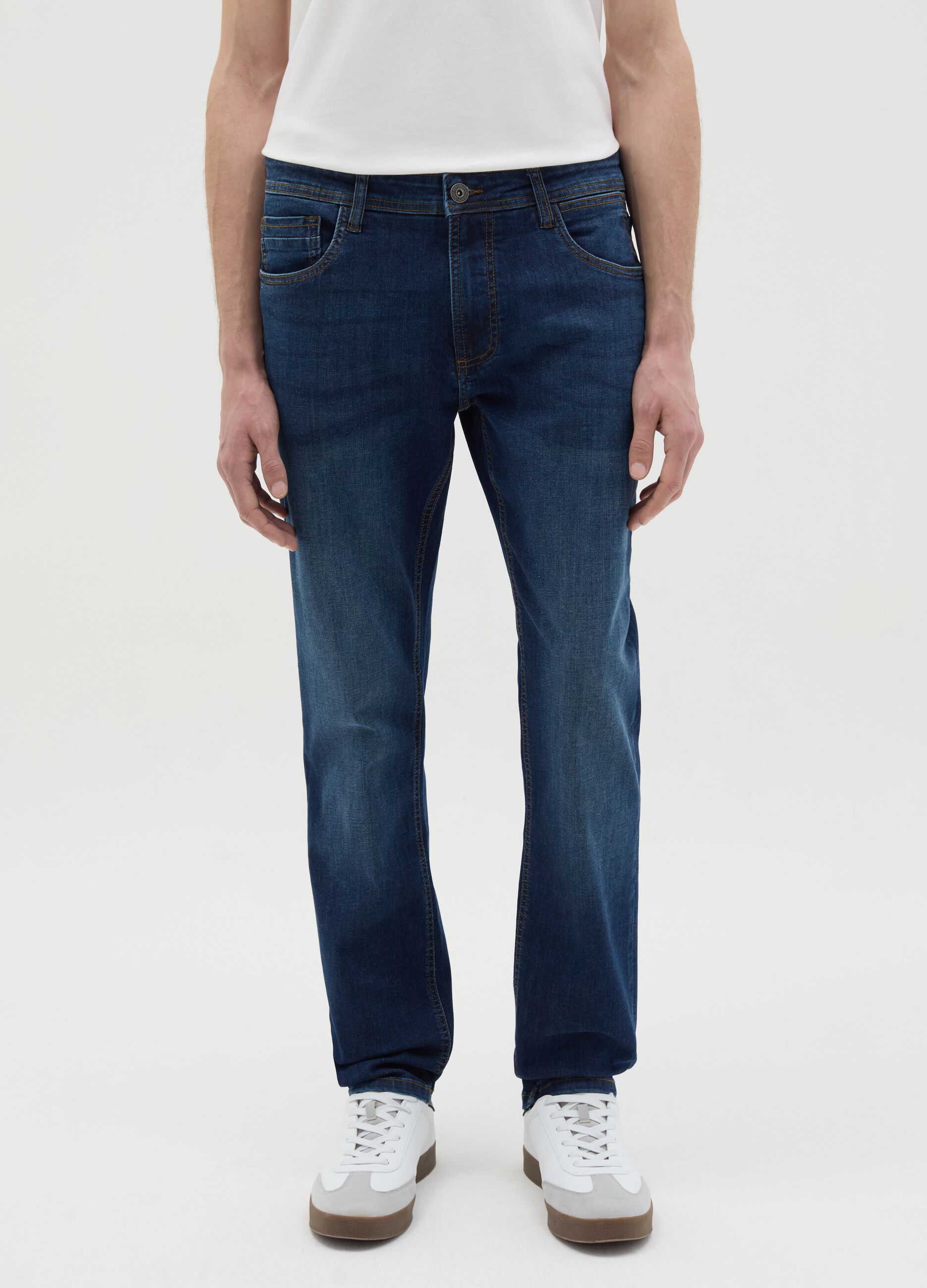 Slim-fit jeans with five pockets