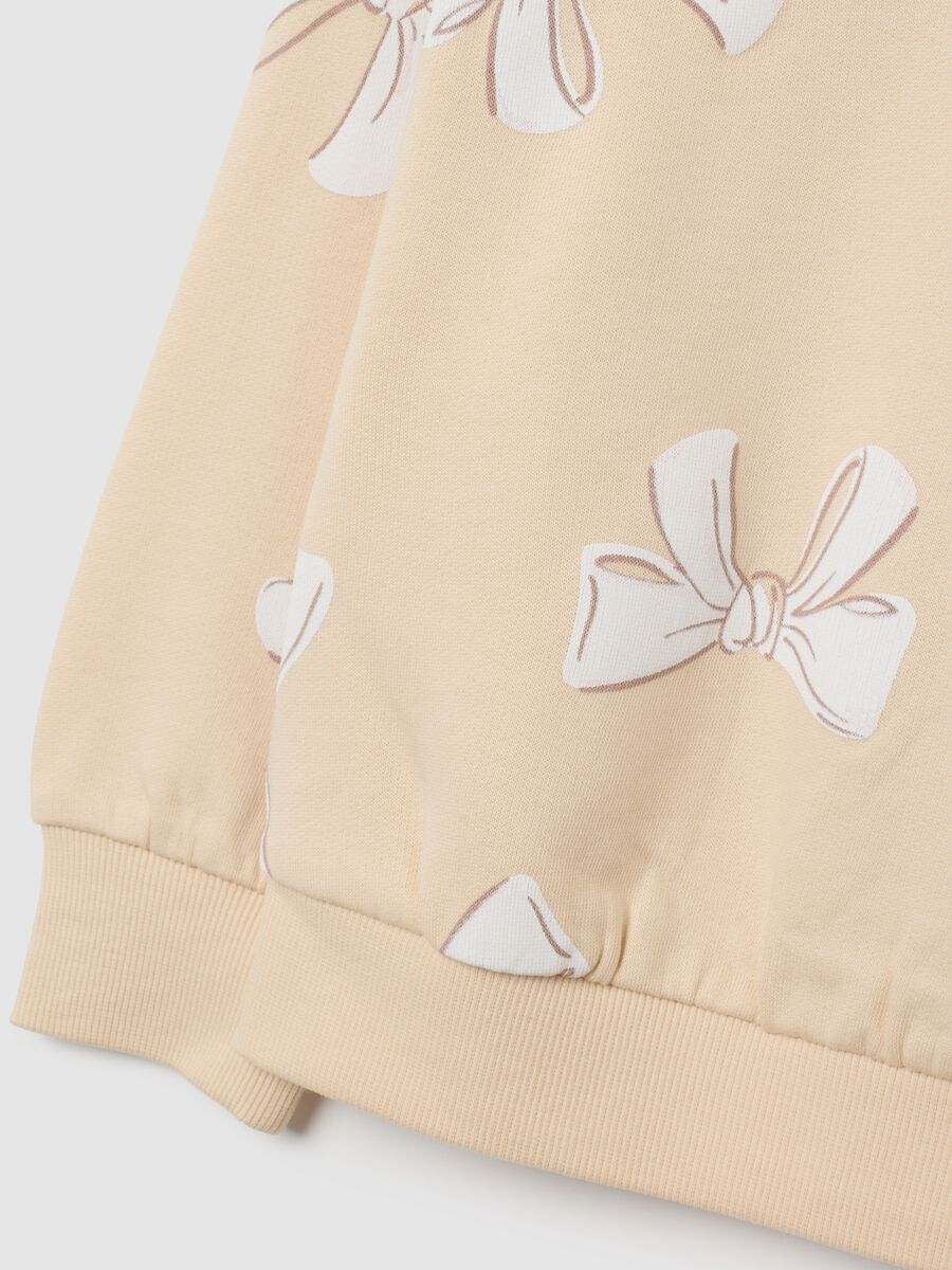 Girls' beige cotton sweatshirt with regular fit and crew neck_3