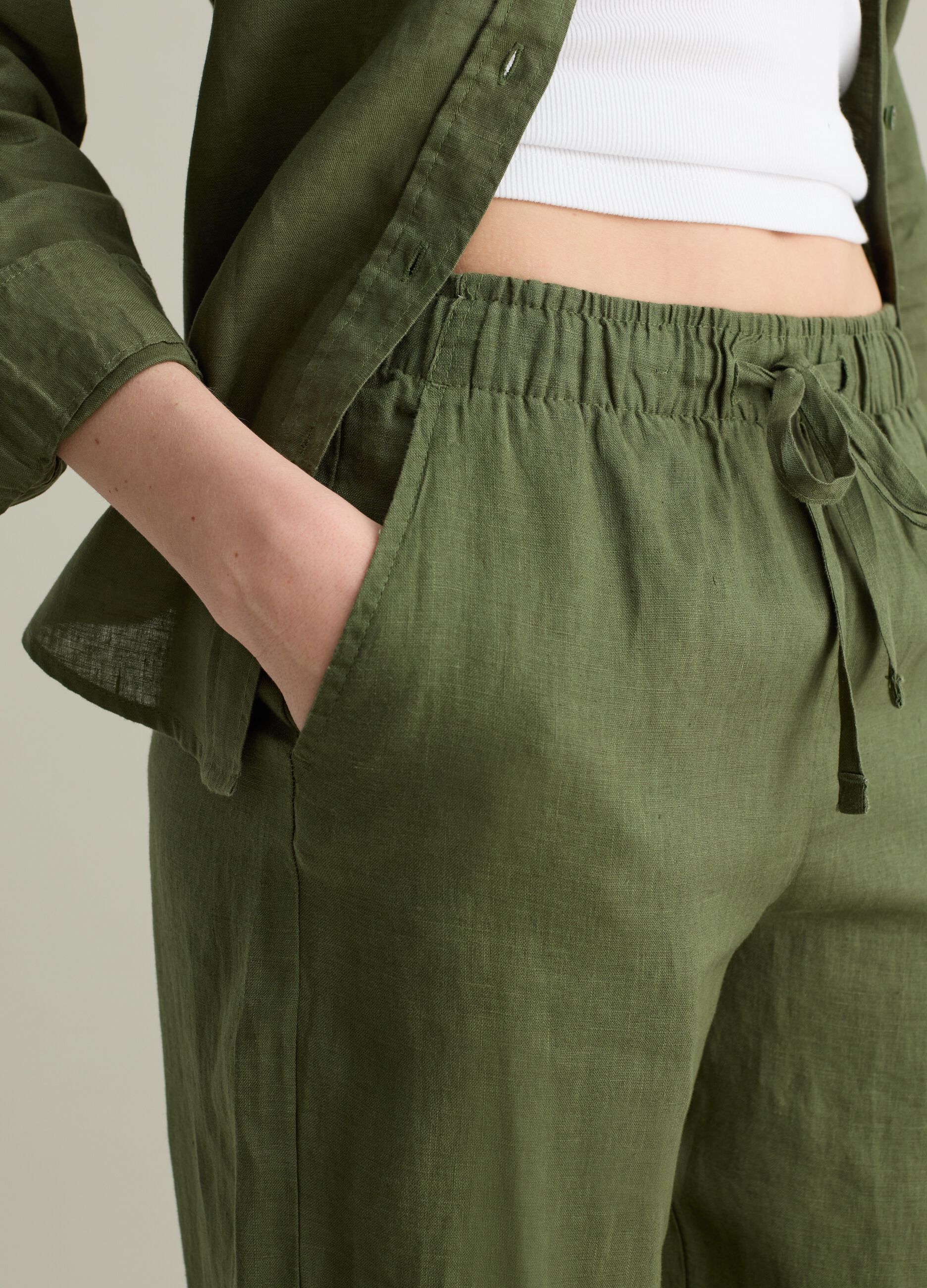 Green wide-leg fluid trousers in linen