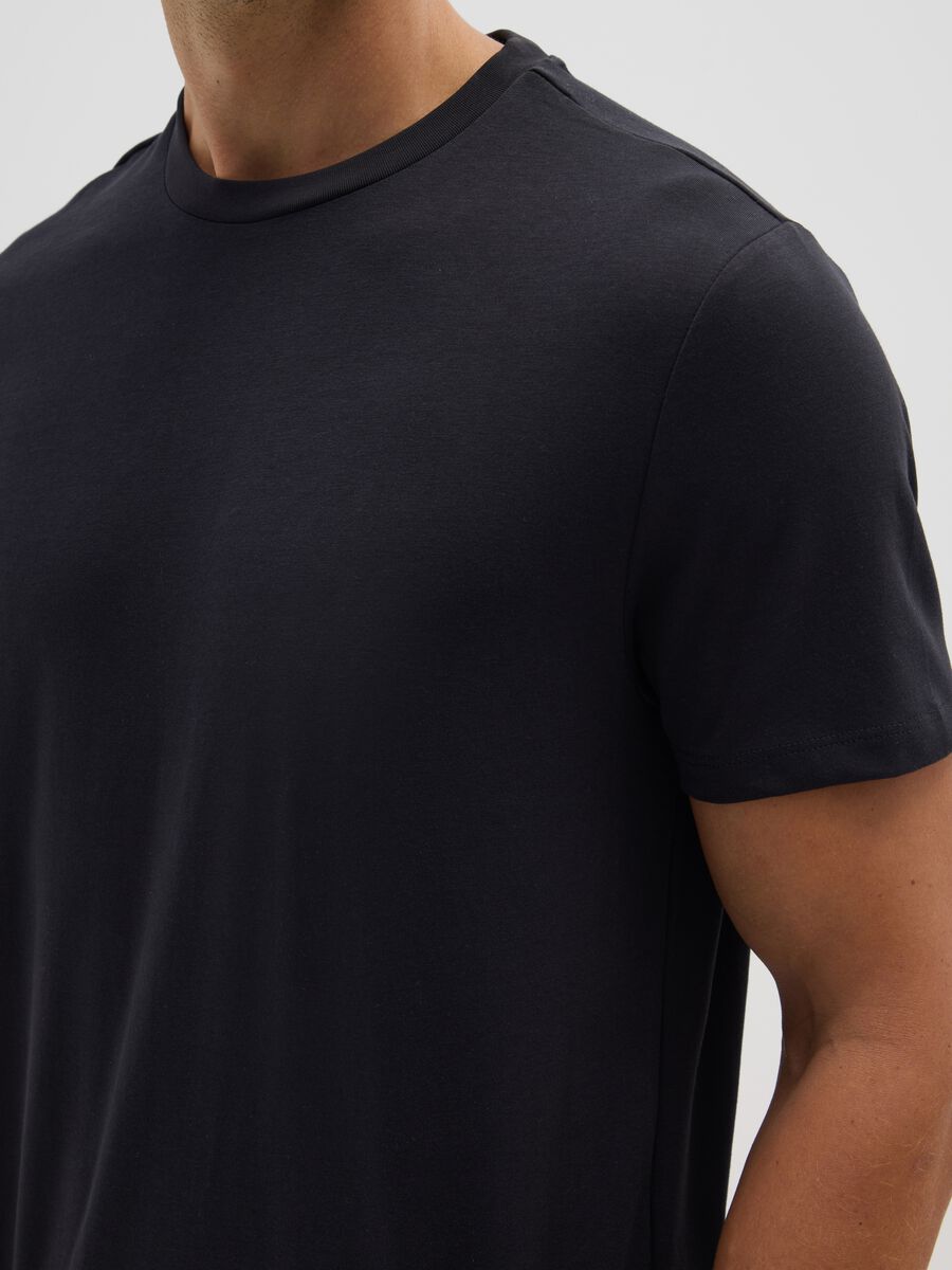 Black cotton blend regular fit T-shirt_3