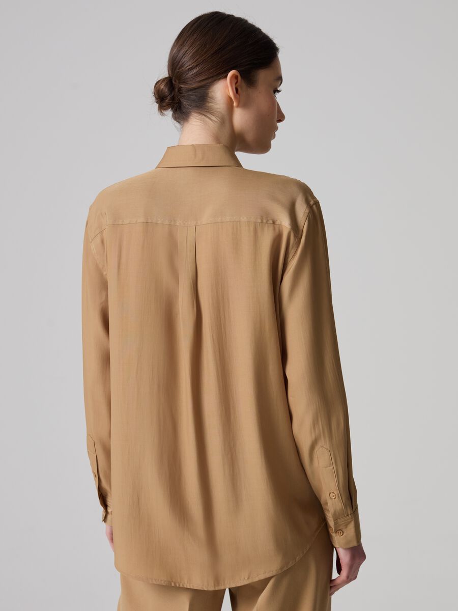 Contemporary relaxed-fit shirt in satin_2