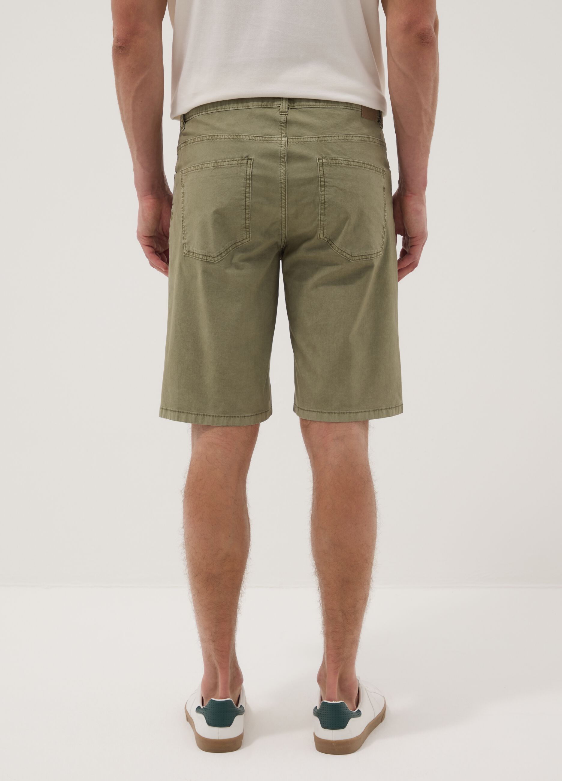 Green stretch cotton five-pocket Bermuda shorts